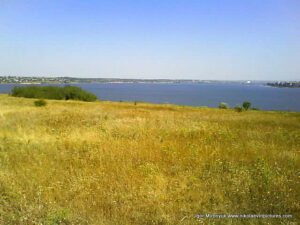 Пустырь Wonderland. Рельеф в Николаеве.