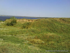 Пустырь Wonderland. Рельеф в Николаеве.