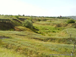 Пустырь Wonderland. Рельеф в Николаеве.