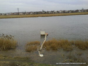 Рыбацкий мостик на Улице Скалистой в Николаеве.