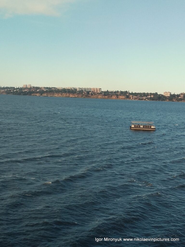 Вид на Соляные и Южный Буг со стороны Лагерного поля, в Николаеве.