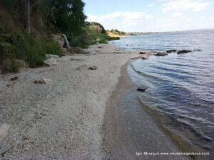 Пляж возле водопада в Большой Коренихе, в Николаеве.