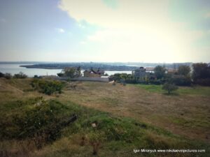 Вид на полуостров Ракетное Урочище в Николаеве с Порожнечи.